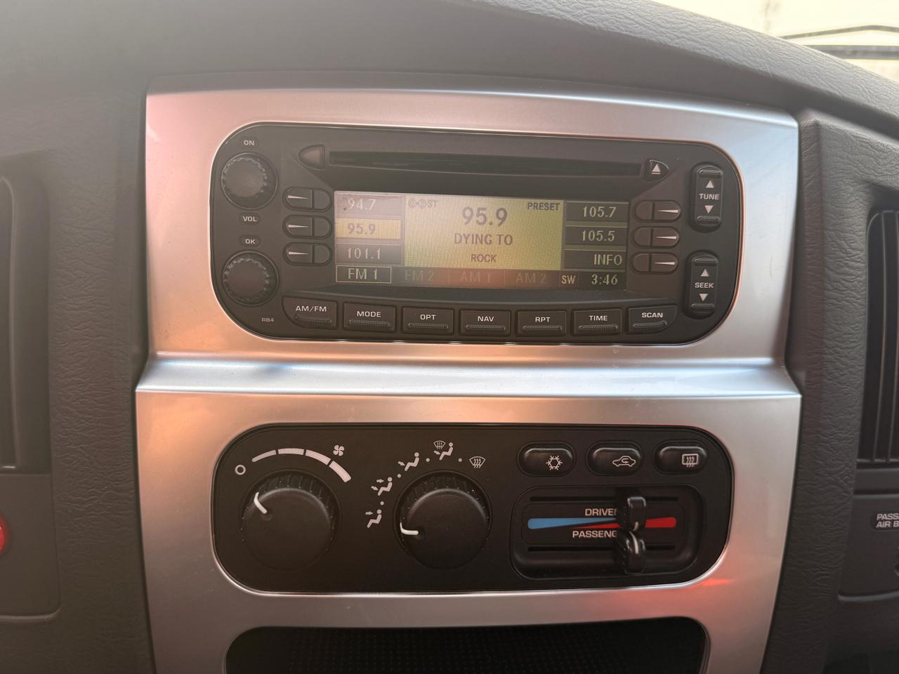 Dodge Ram SRT-10 2dr Reg Cab 120.5" WB SRT-10 2004