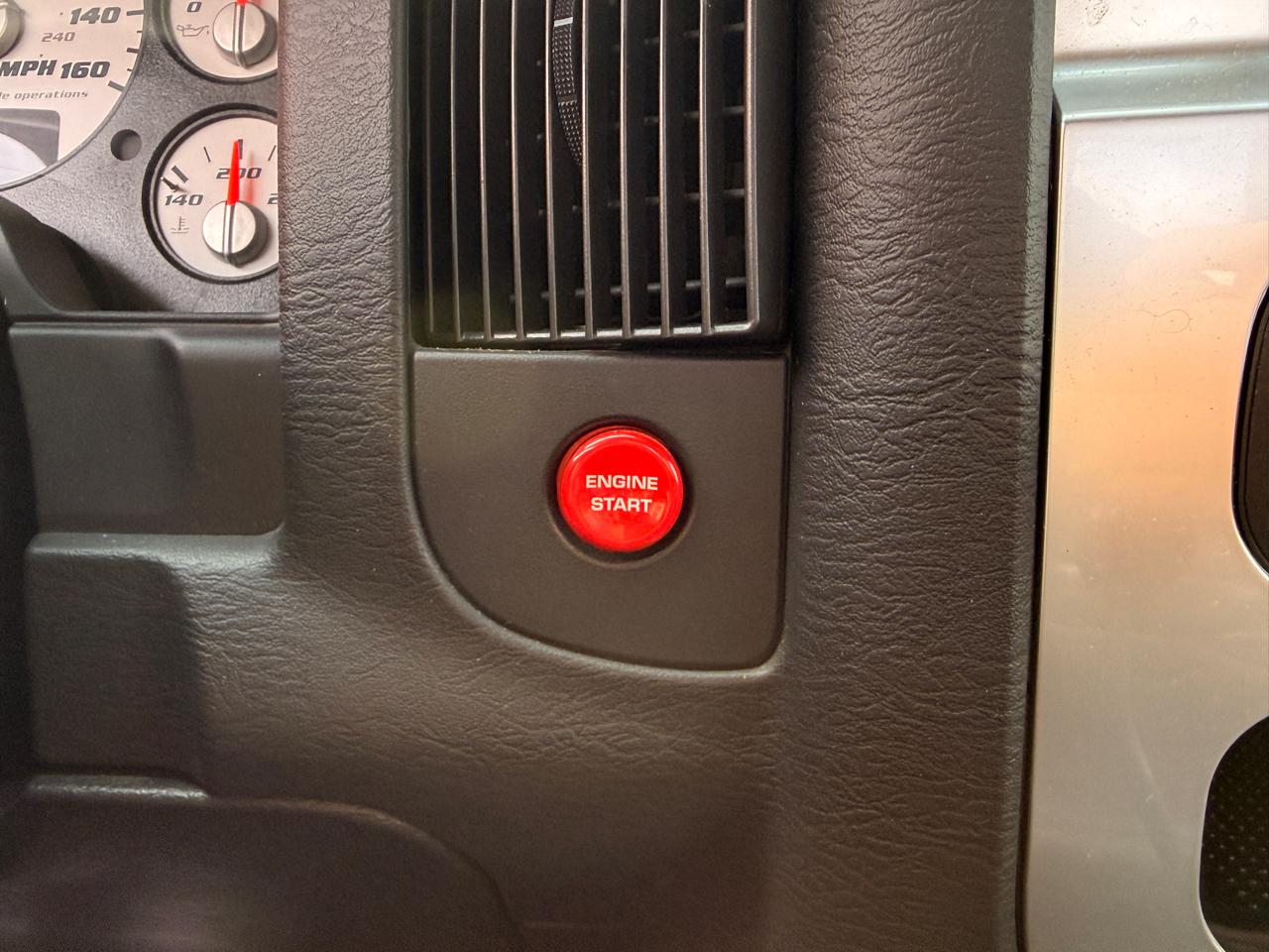 Dodge Ram SRT-10 2dr Reg Cab 120.5" WB SRT-10 2004