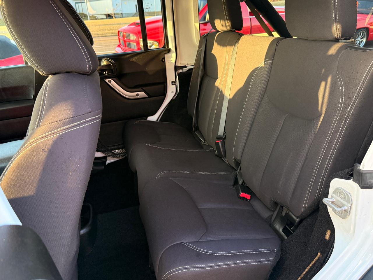 Jeep Wrangler Unlimited 4WD 4dr Sahara 2013