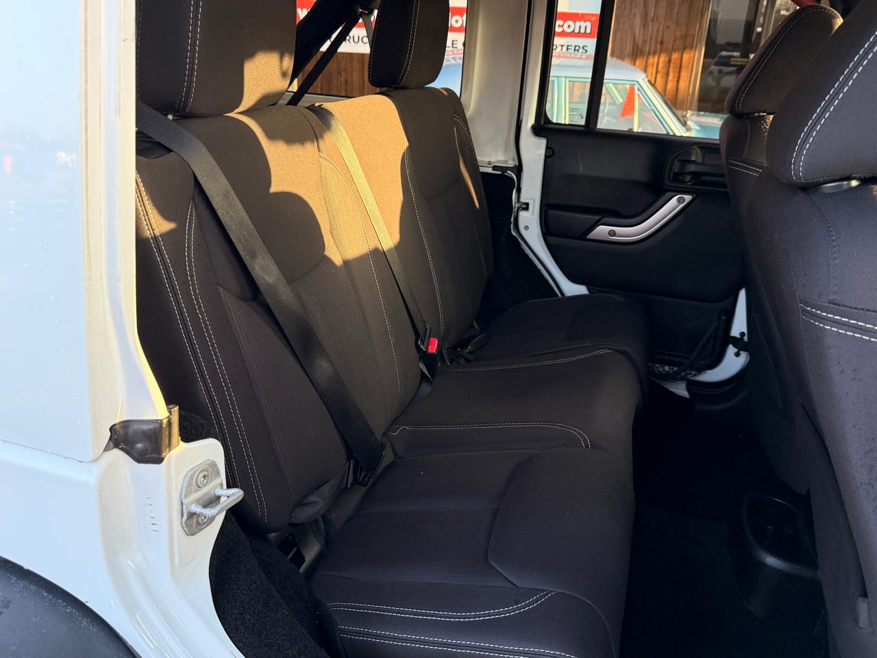 Jeep Wrangler Unlimited 4WD 4dr Sahara 2013