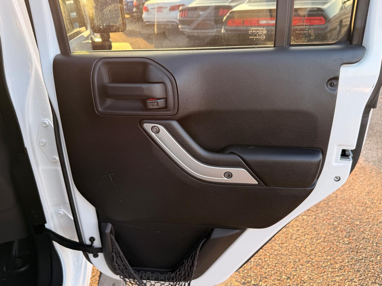 Jeep Wrangler Unlimited 4WD 4dr Sahara 2013