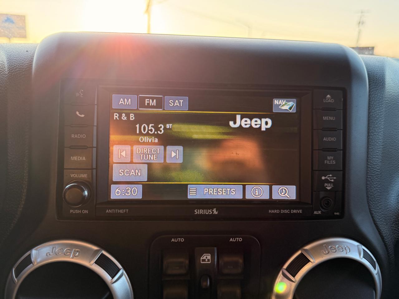 Jeep Wrangler Unlimited 4WD 4dr Sahara 2013