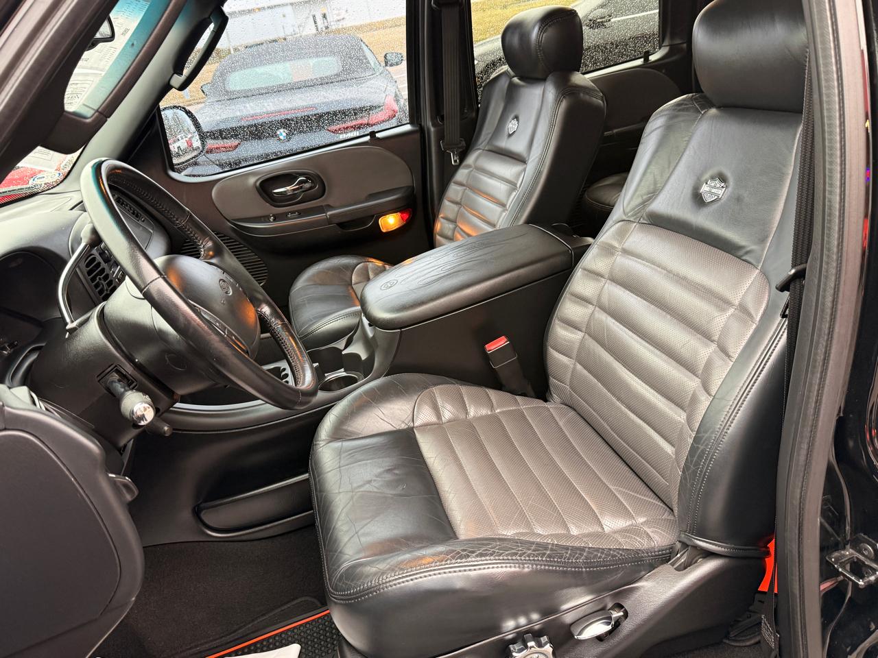 Ford F-150 SuperCrew 139" Harley Davidson 2002