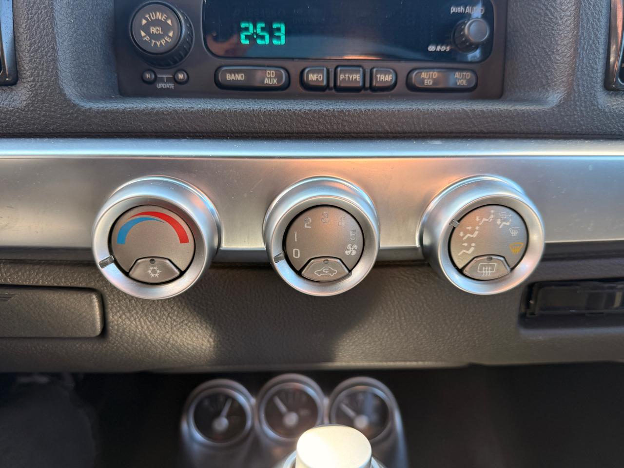 Chevrolet SSR Reg Cab 116.0" WB LS 2004