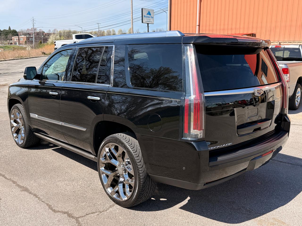 Cadillac Escalade 4WD 4dr Platinum 2017
