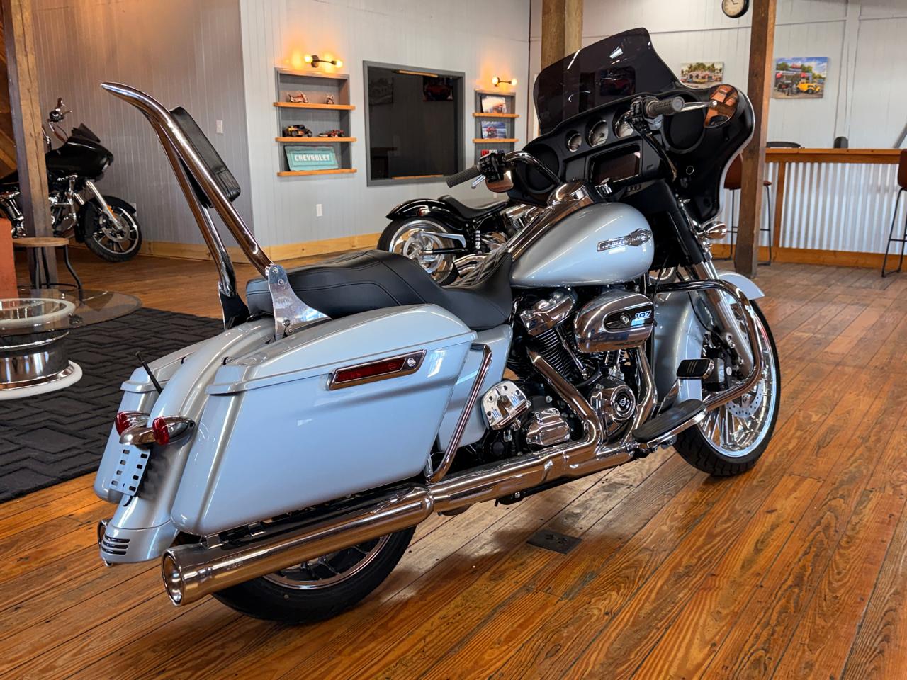 Harley-Davidson Street Glide Base 2023