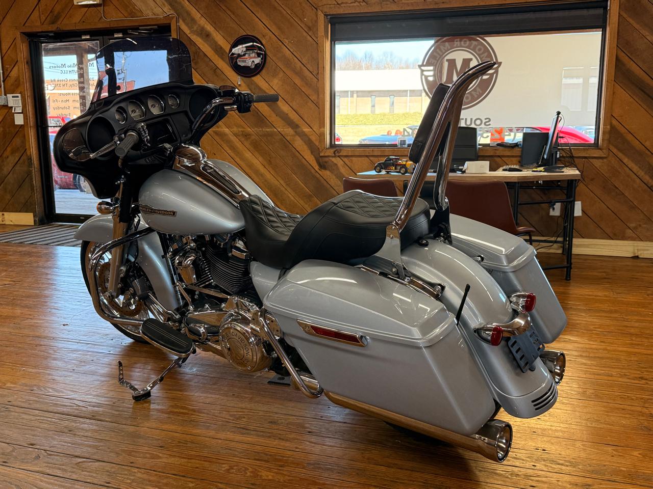 Harley-Davidson Street Glide Base 2023