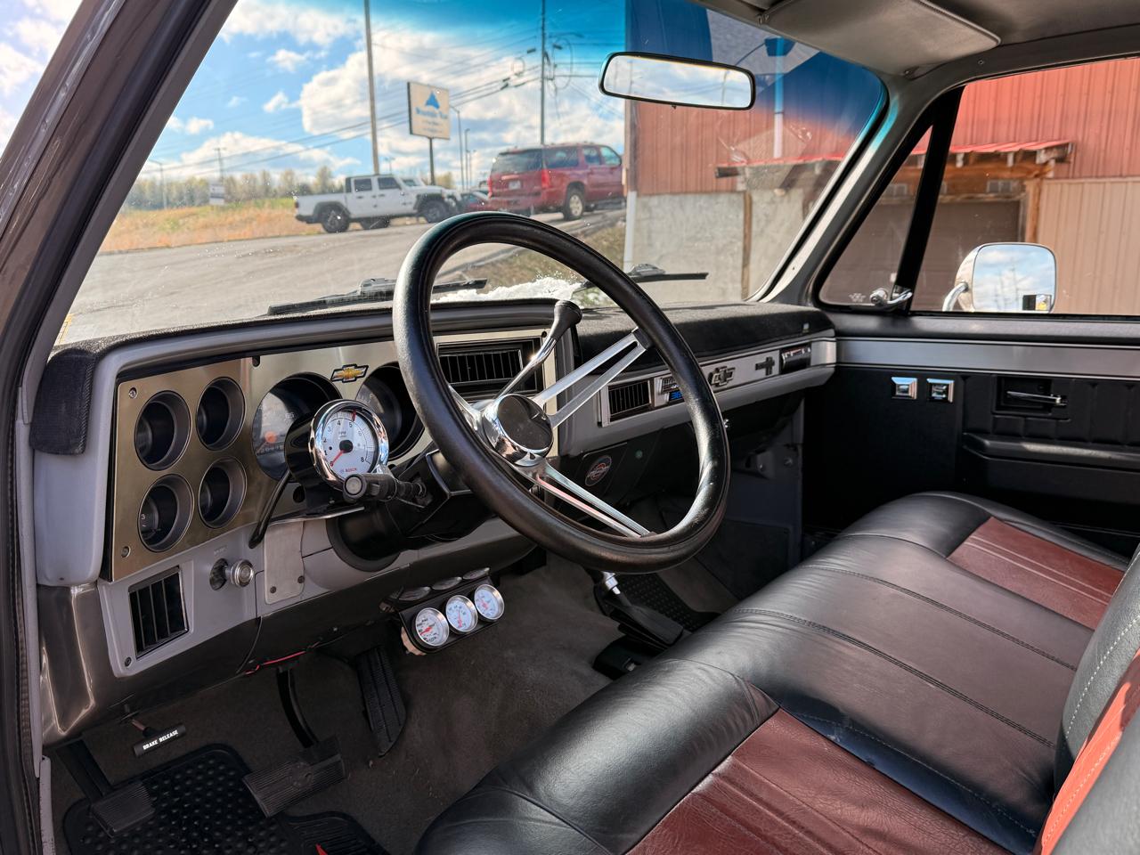 Chevrolet Pickup C10 Stepside 117.5" WB 1985