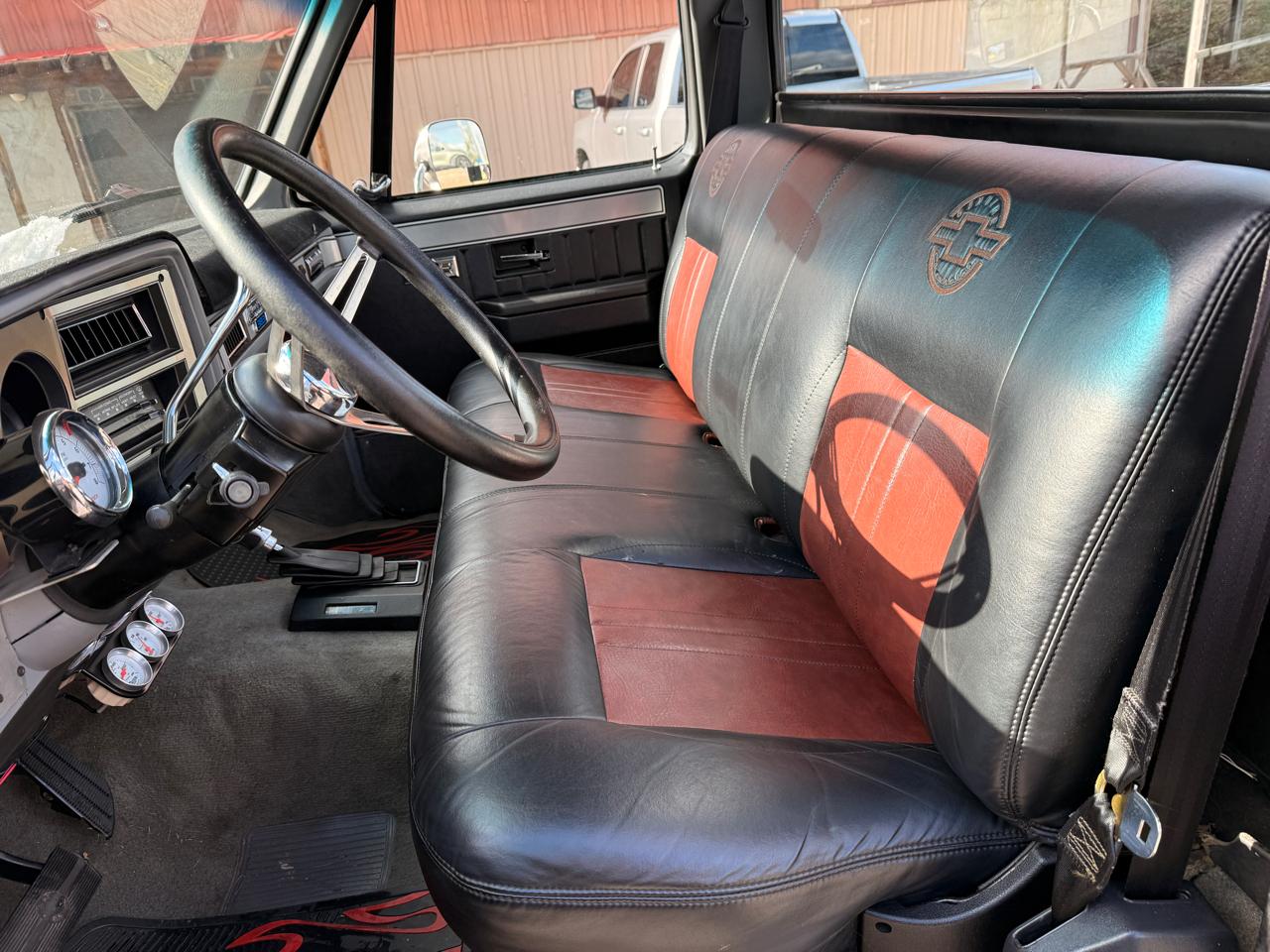 Chevrolet Pickup C10 Stepside 117.5" WB 1985