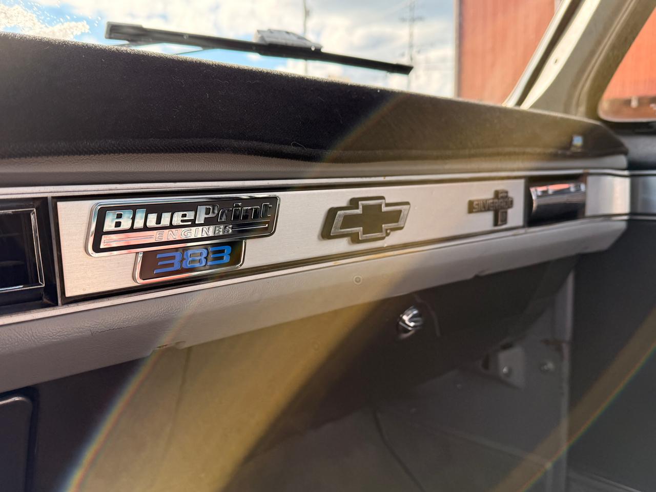 Chevrolet Pickup C10 Stepside 117.5" WB 1985