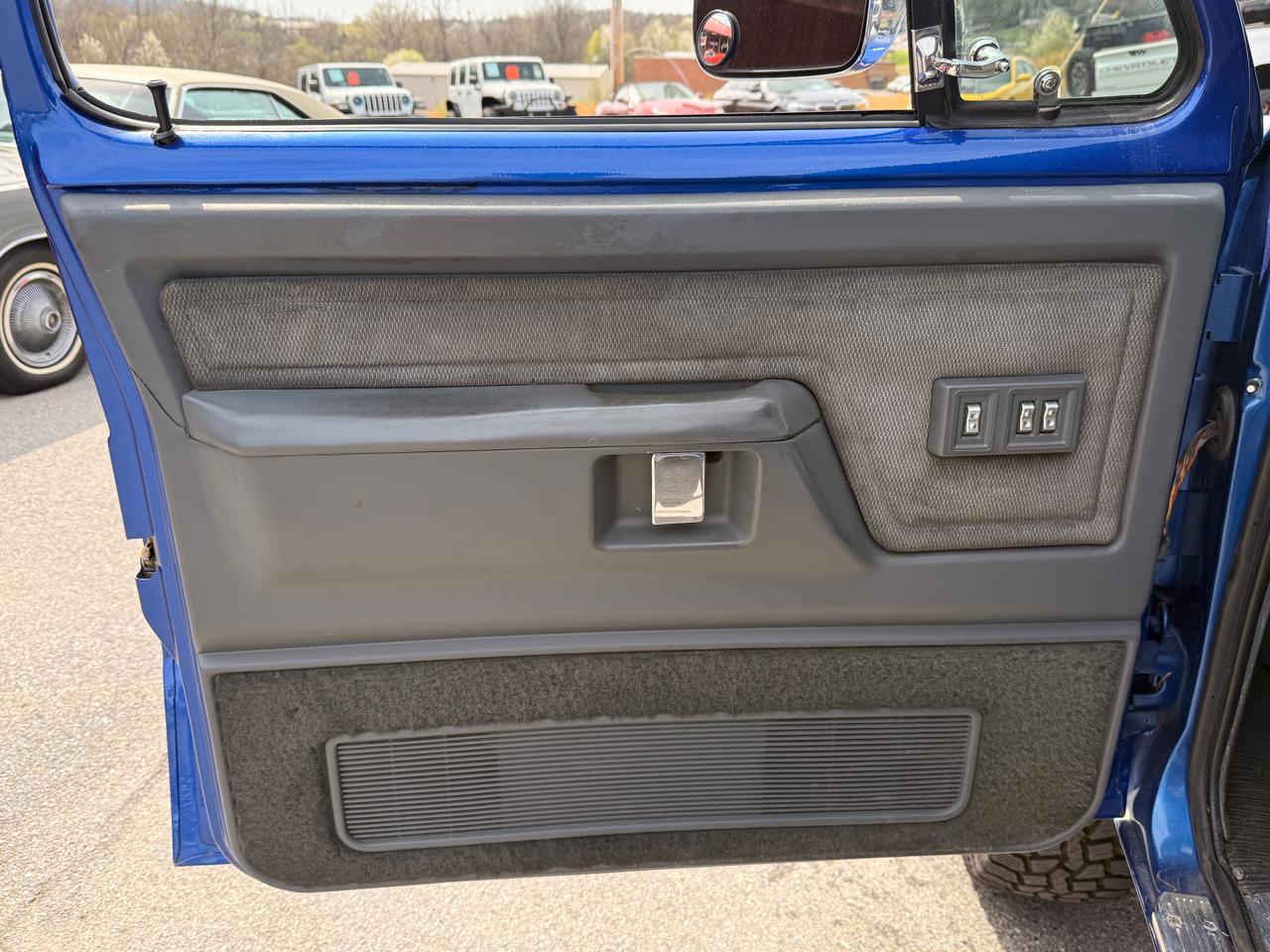 Dodge D250 & W250 Sweptline 131" WB 4WD 1993