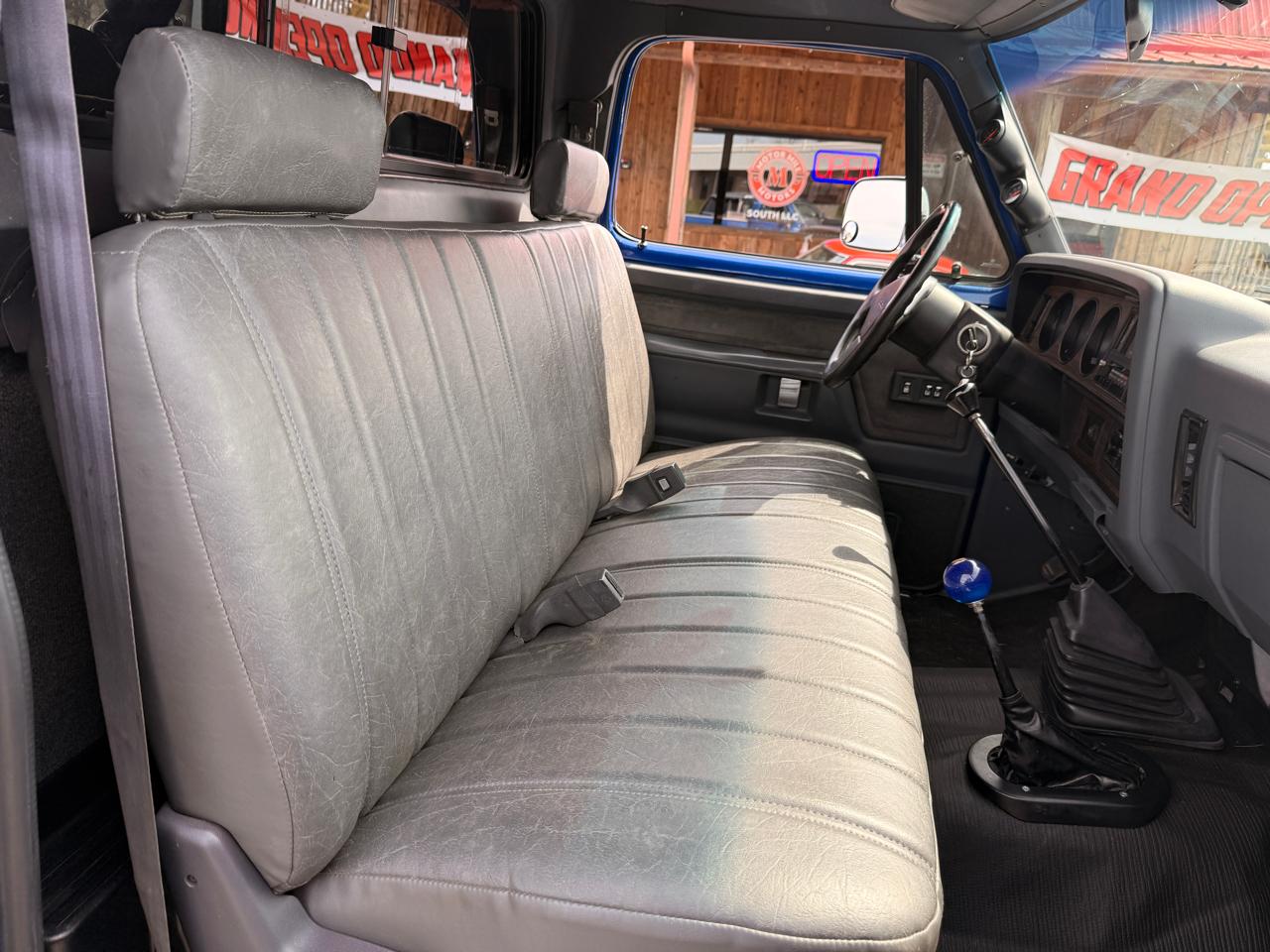 Dodge D250 & W250 Sweptline 131" WB 4WD 1993