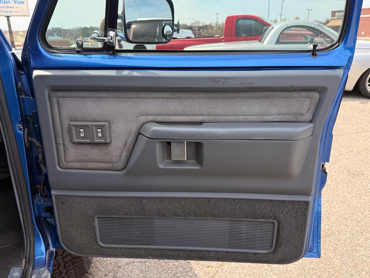 Dodge D250 & W250 Sweptline 131" WB 4WD 1993