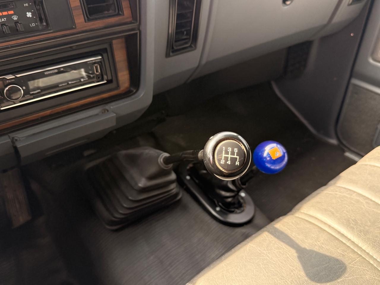 Dodge D250 & W250 Sweptline 131" WB 4WD 1993