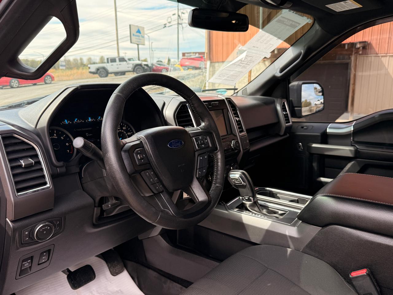 Ford F-150 4WD SuperCrew 145" Lariat 2016