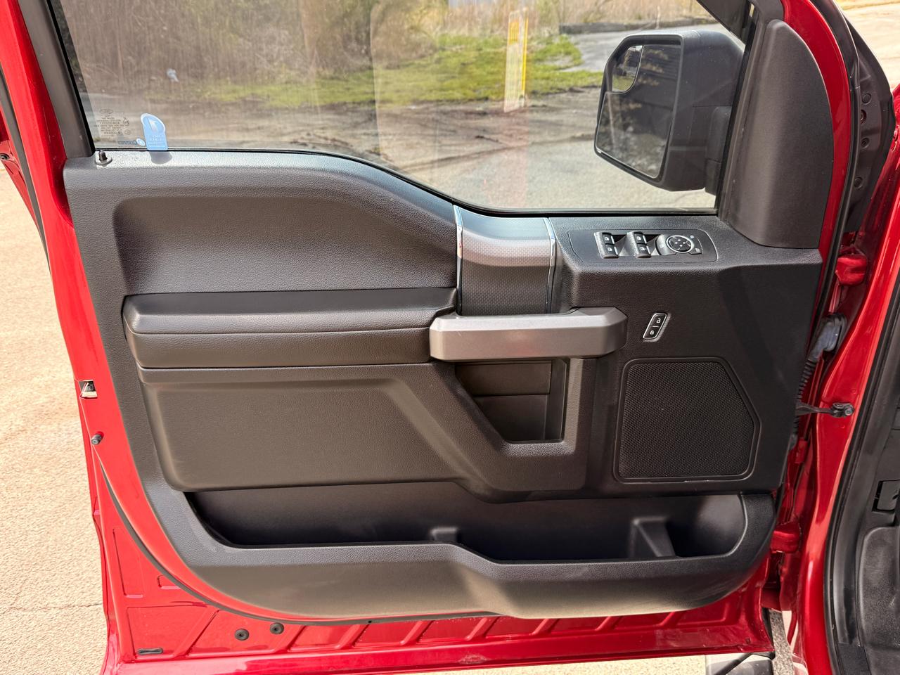 Ford F-150 4WD SuperCrew 145" Lariat 2016