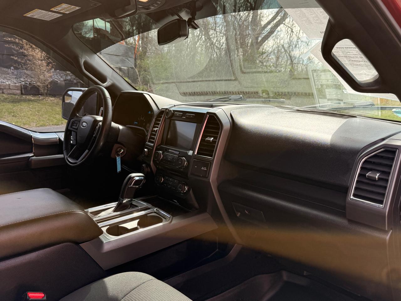 Ford F-150 4WD SuperCrew 145" Lariat 2016