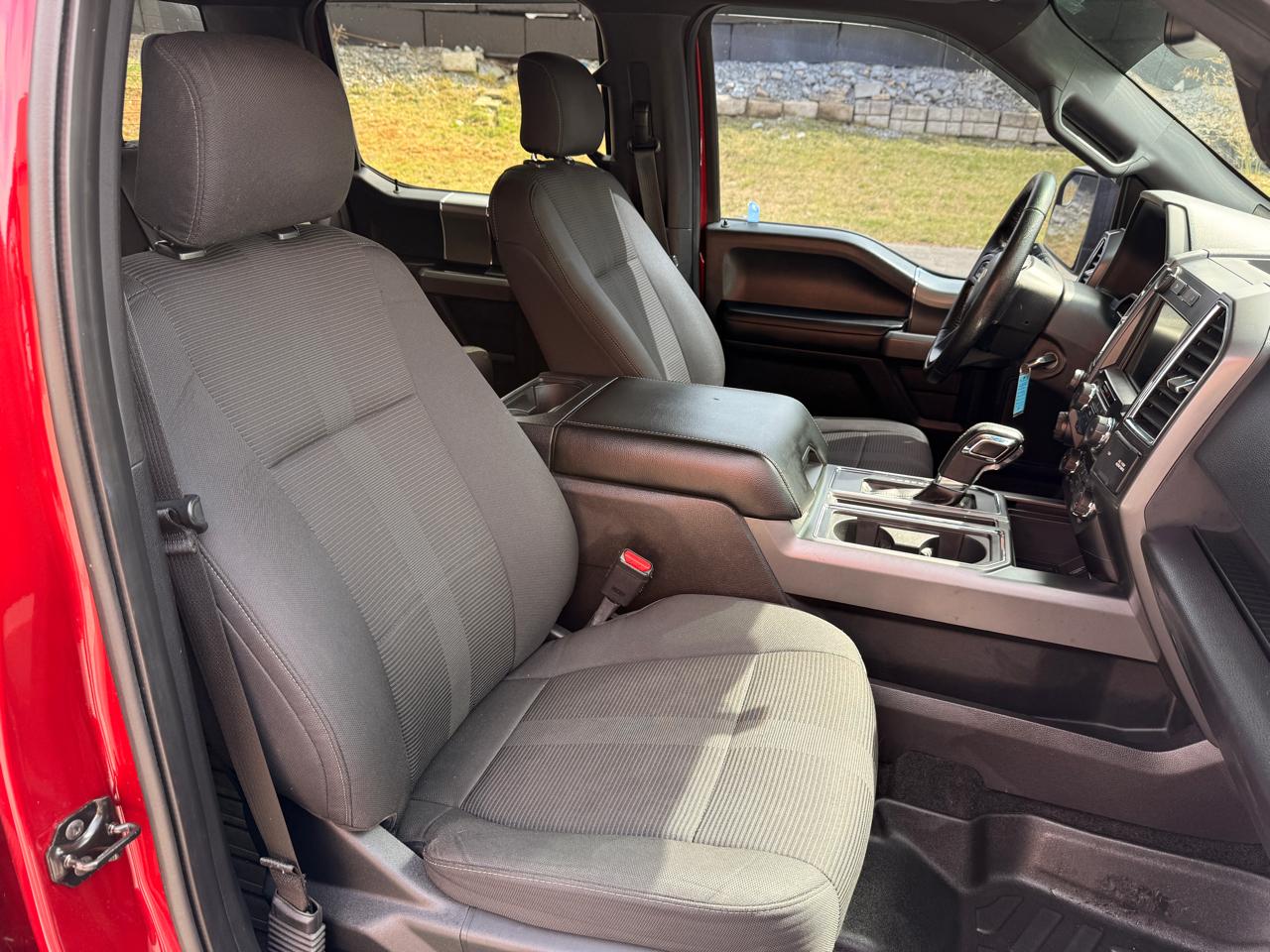 Ford F-150 4WD SuperCrew 145" Lariat 2016