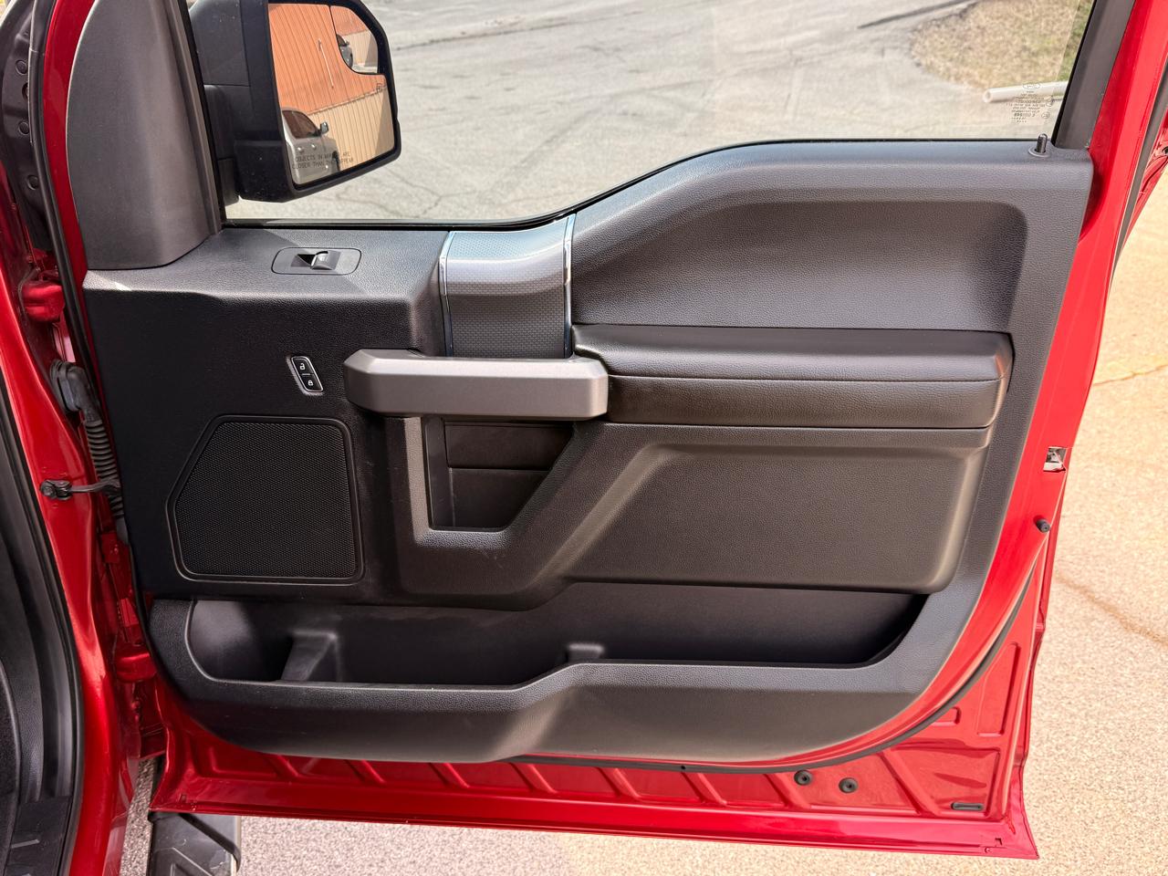 Ford F-150 4WD SuperCrew 145" Lariat 2016