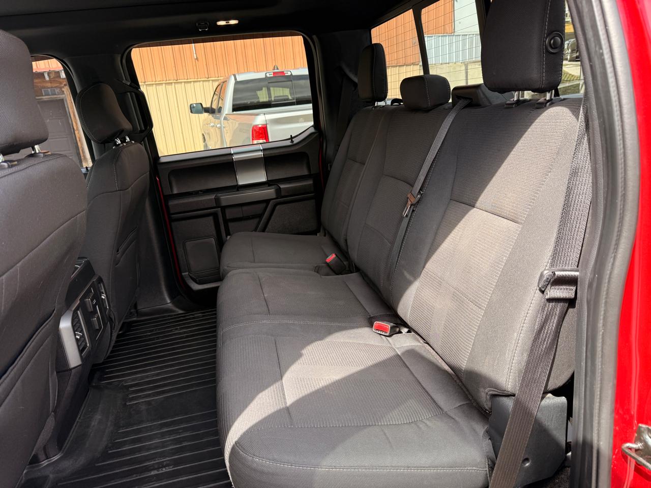 Ford F-150 4WD SuperCrew 145" Lariat 2016