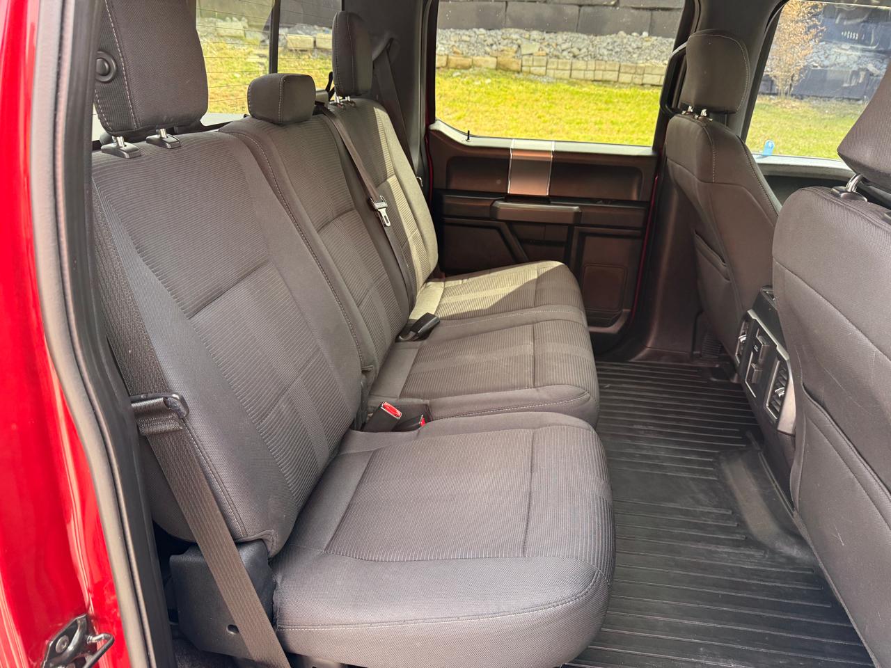 Ford F-150 4WD SuperCrew 145" Lariat 2016