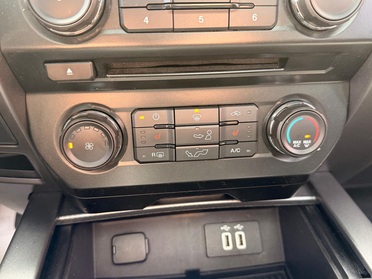 Ford F-150 4WD SuperCrew 145" Lariat 2016