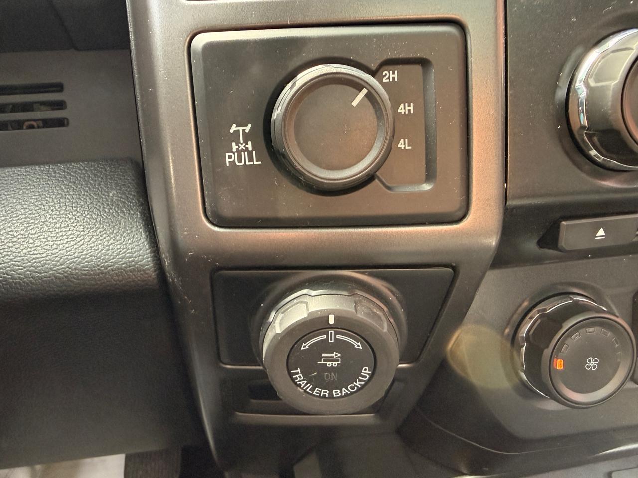 Ford F-150 4WD SuperCrew 145" Lariat 2016