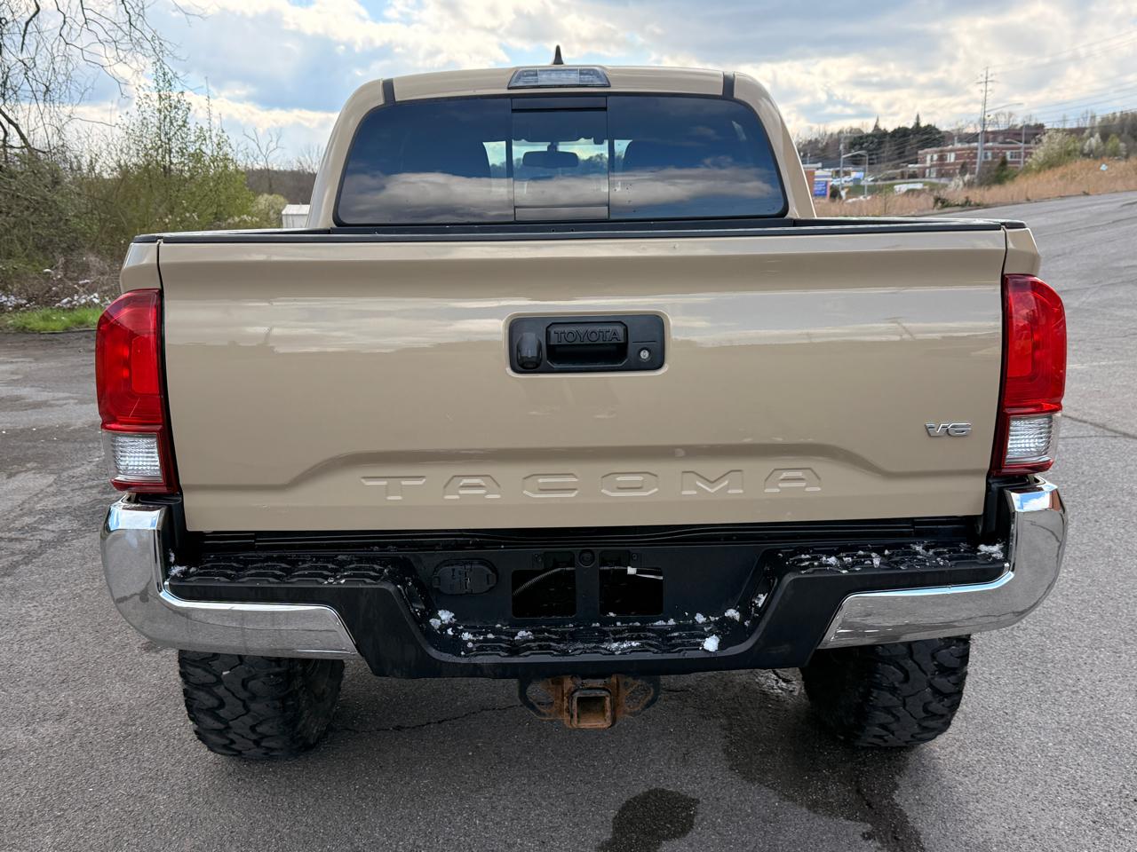 Toyota Tacoma TRD Off Road Double Cab 5' Bed V6 4x4 MT (Natl) 2017