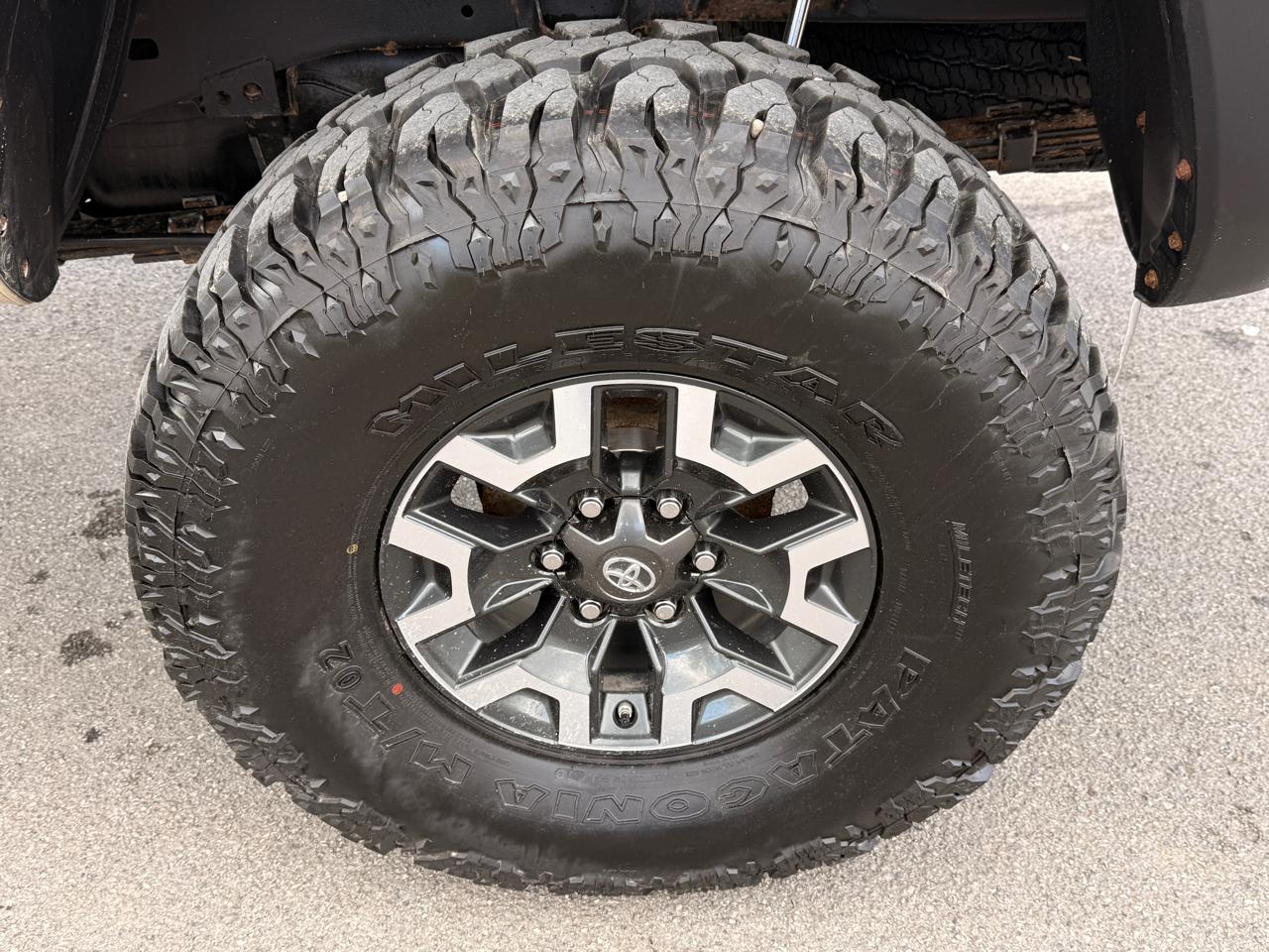 Toyota Tacoma TRD Off Road Double Cab 5' Bed V6 4x4 MT (Natl) 2017