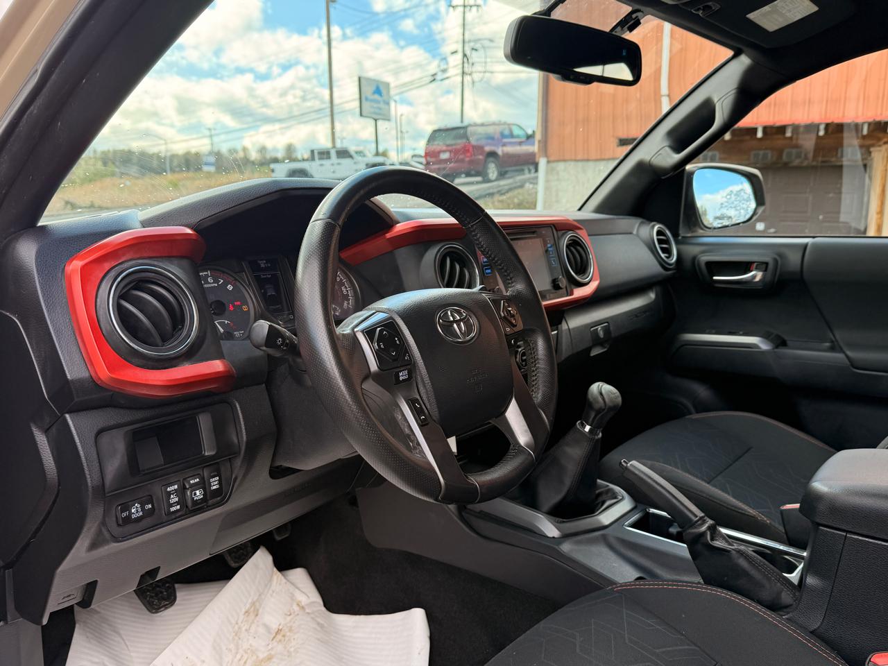 Toyota Tacoma TRD Off Road Double Cab 5' Bed V6 4x4 MT (Natl) 2017