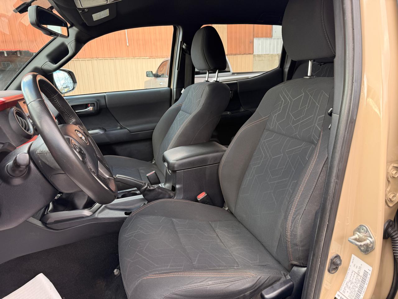 Toyota Tacoma TRD Off Road Double Cab 5' Bed V6 4x4 MT (Natl) 2017