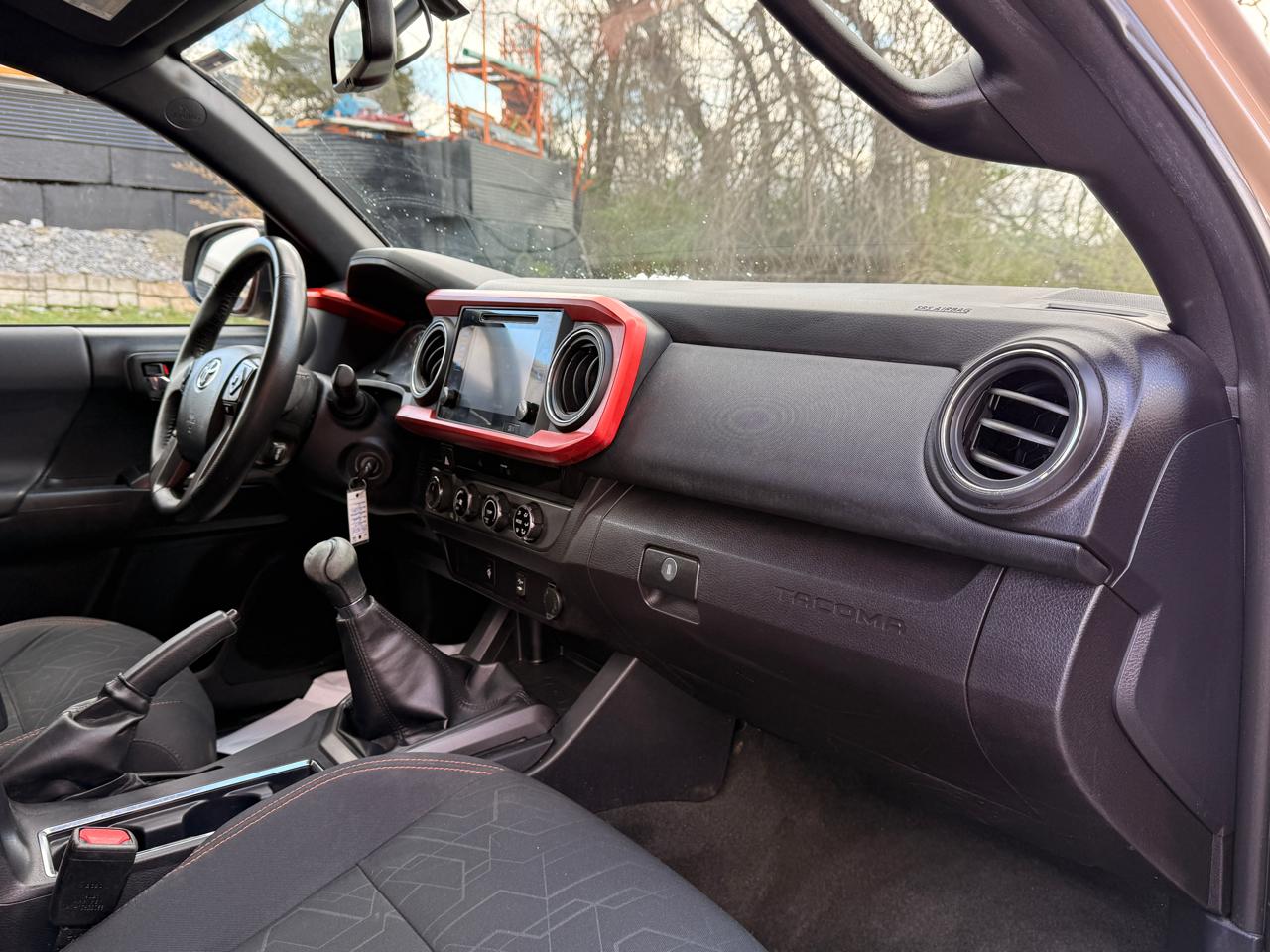 Toyota Tacoma TRD Off Road Double Cab 5' Bed V6 4x4 MT (Natl) 2017