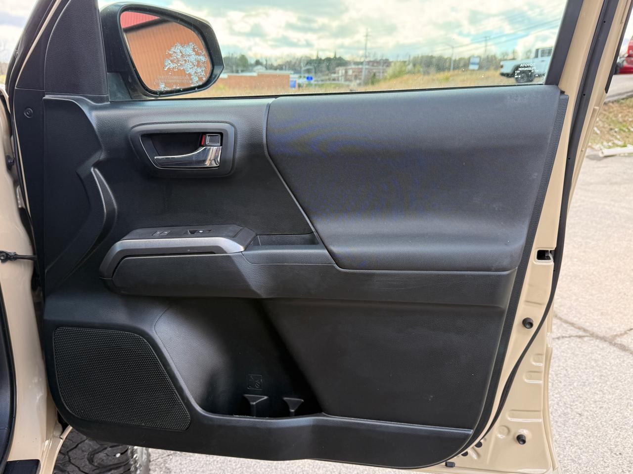 Toyota Tacoma TRD Off Road Double Cab 5' Bed V6 4x4 MT (Natl) 2017