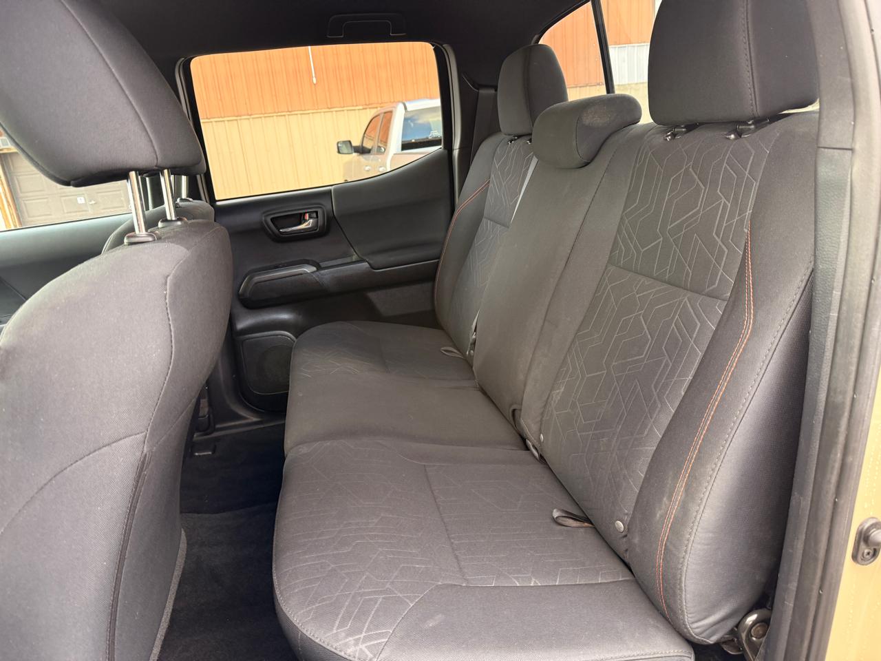 Toyota Tacoma TRD Off Road Double Cab 5' Bed V6 4x4 MT (Natl) 2017