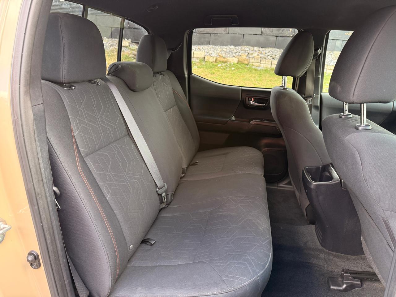 Toyota Tacoma TRD Off Road Double Cab 5' Bed V6 4x4 MT (Natl) 2017