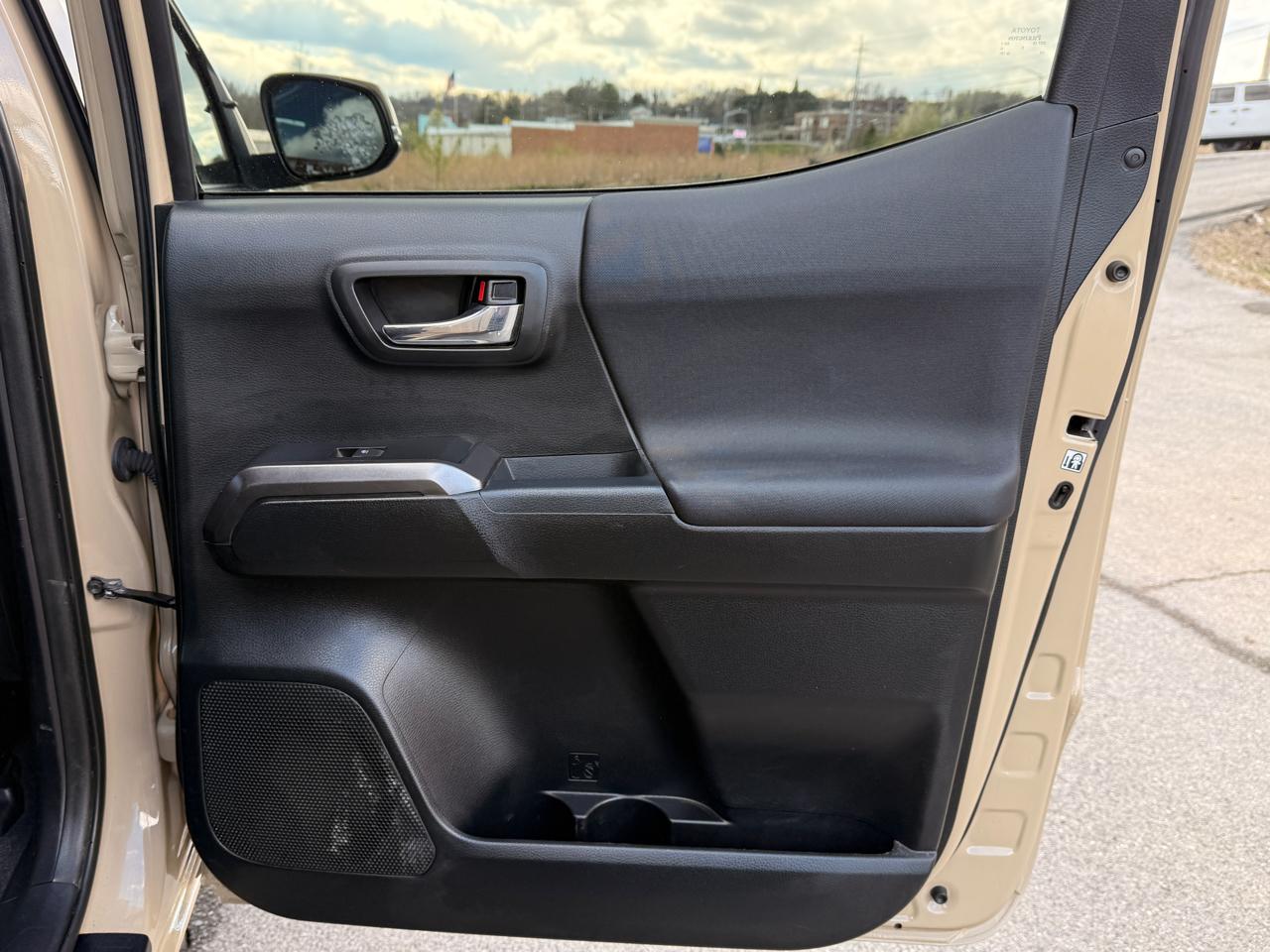 Toyota Tacoma TRD Off Road Double Cab 5' Bed V6 4x4 MT (Natl) 2017