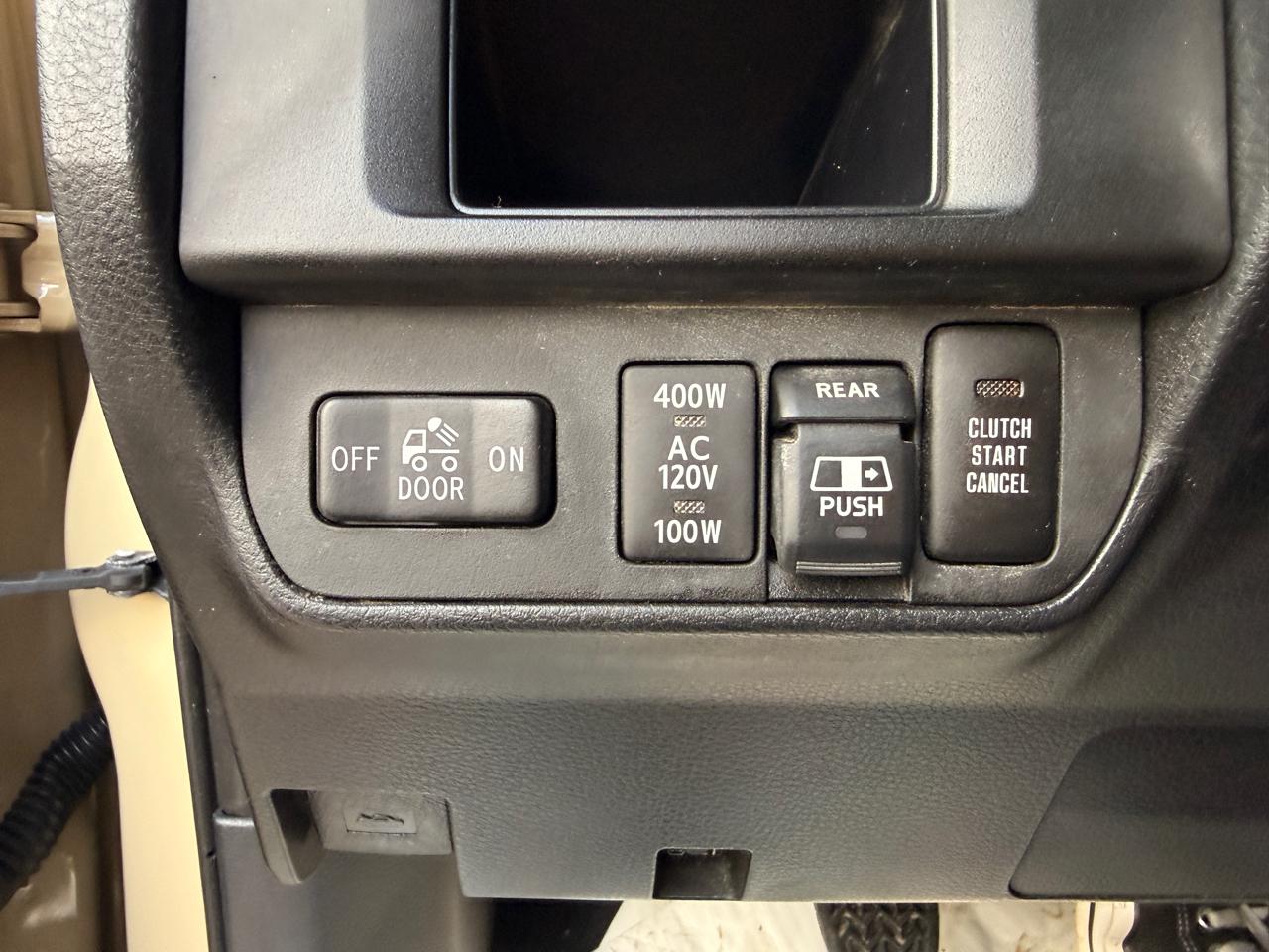 Toyota Tacoma TRD Off Road Double Cab 5' Bed V6 4x4 MT (Natl) 2017