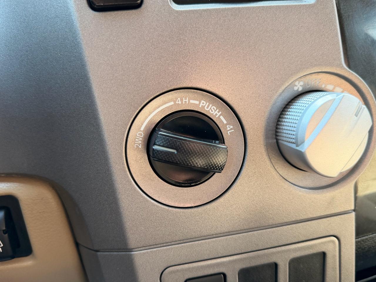 Toyota Tundra 4WD Truck Double Cab 5.7L V8 6-Spd AT (Natl) 2012