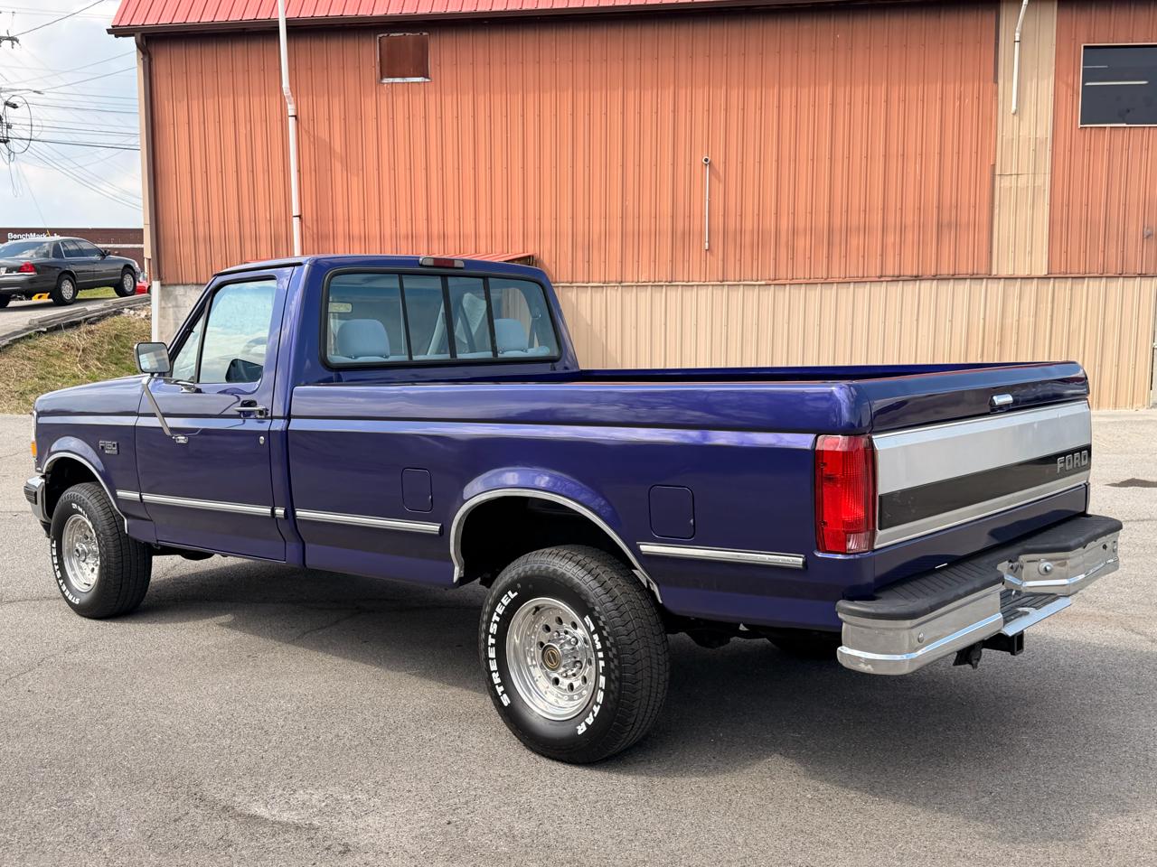 Ford F-150 Reg Cab 116.8" WB 4WD 1995
