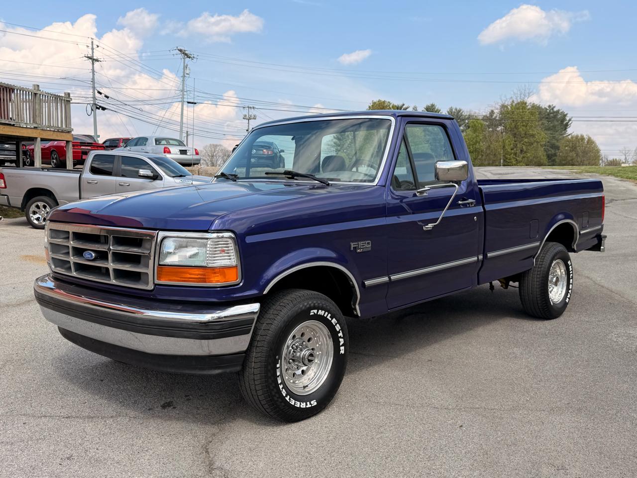 Ford F-150 Reg Cab 116.8" WB 4WD 1995