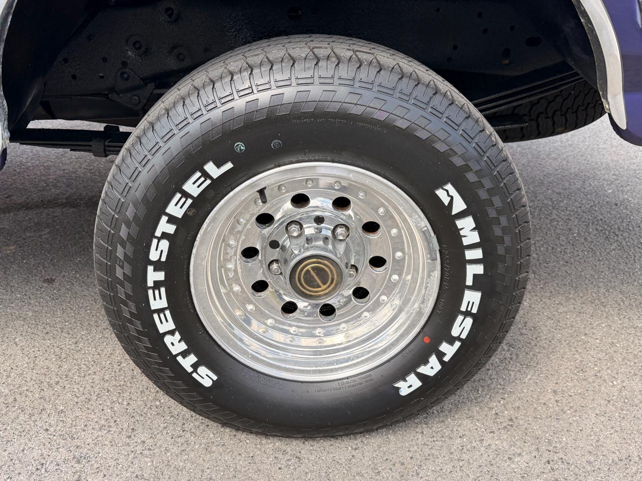 Ford F-150 Reg Cab 116.8" WB 4WD 1995