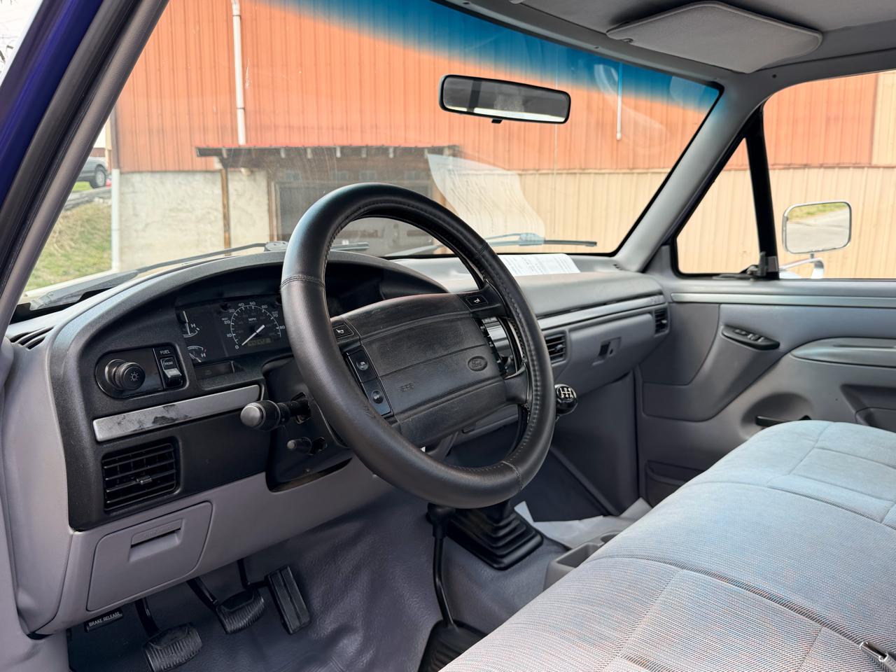 Ford F-150 Reg Cab 116.8" WB 4WD 1995