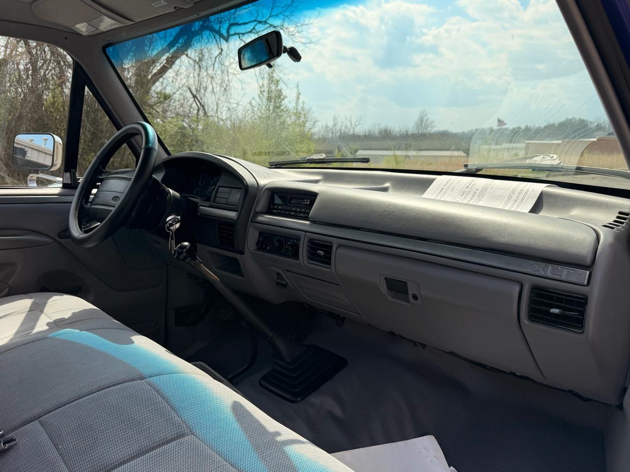 Ford F-150 Reg Cab 116.8" WB 4WD 1995