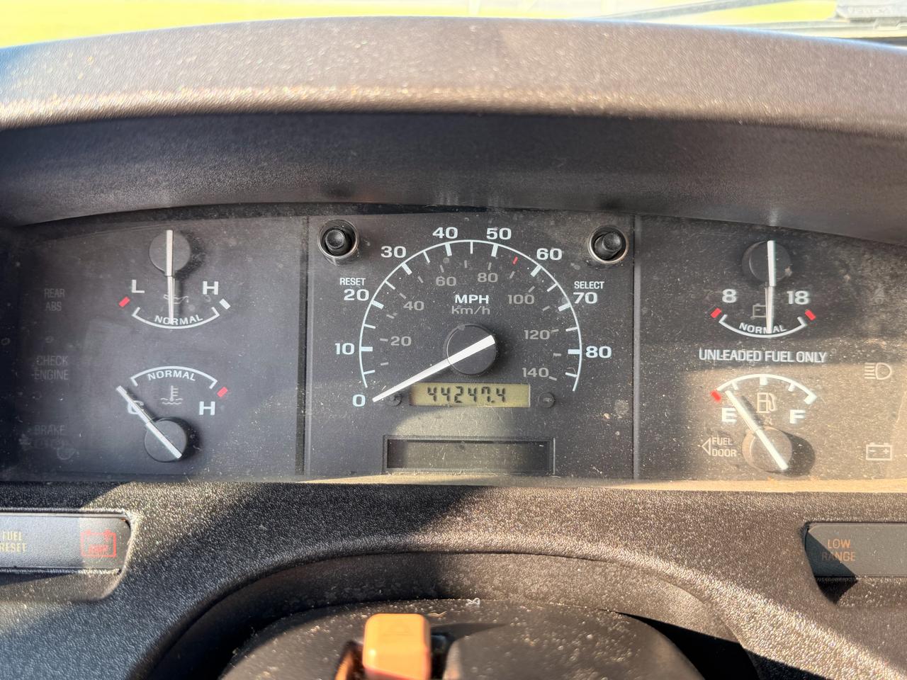 Ford F-150 Reg Cab 116.8" WB 4WD 1995