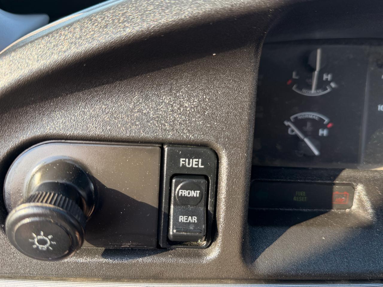 Ford F-150 Reg Cab 116.8" WB 4WD 1995