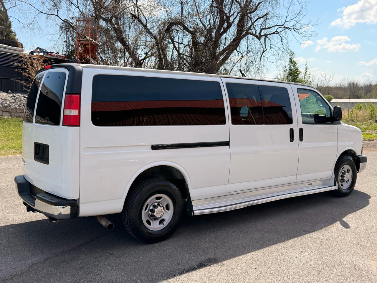Chevrolet Express Passenger RWD 3500 155" 1LT 2012