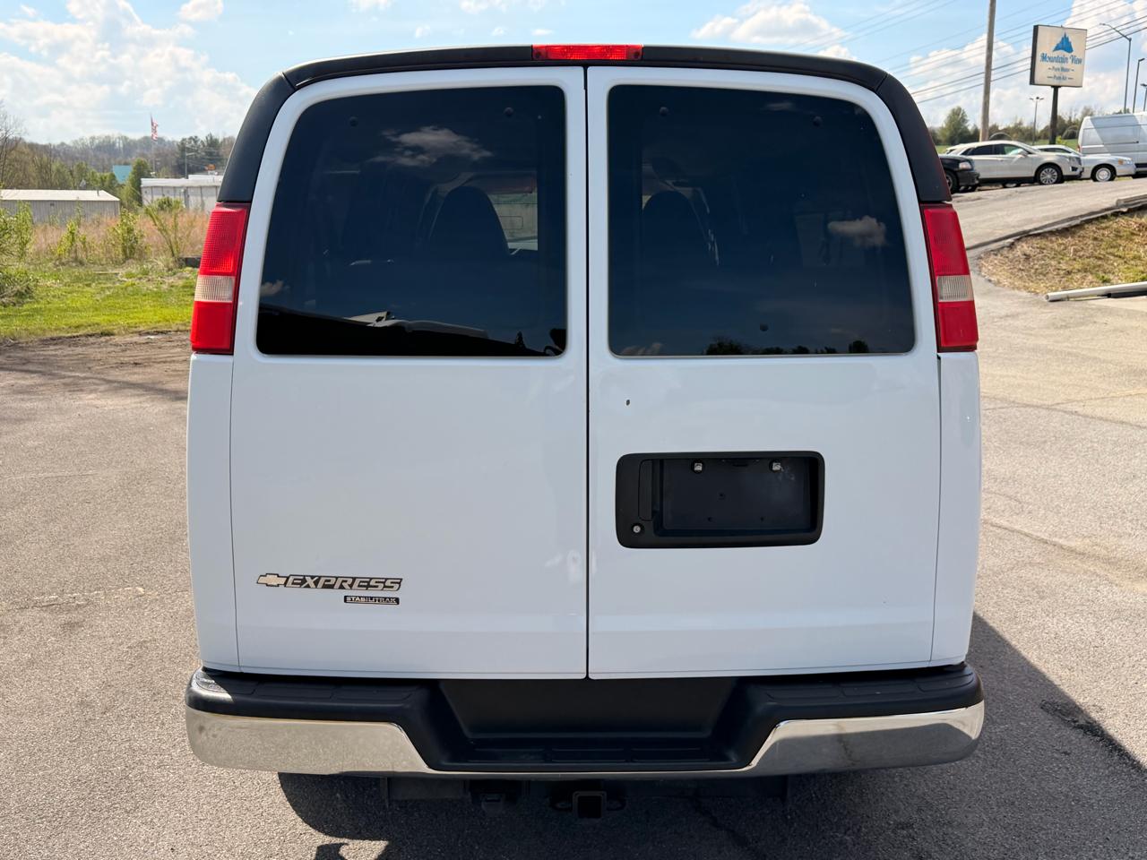 Chevrolet Express Passenger RWD 3500 155" 1LT 2012