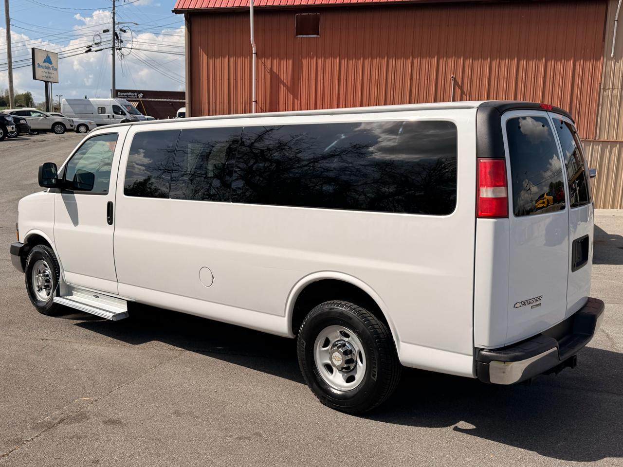 Chevrolet Express Passenger RWD 3500 155" 1LT 2012