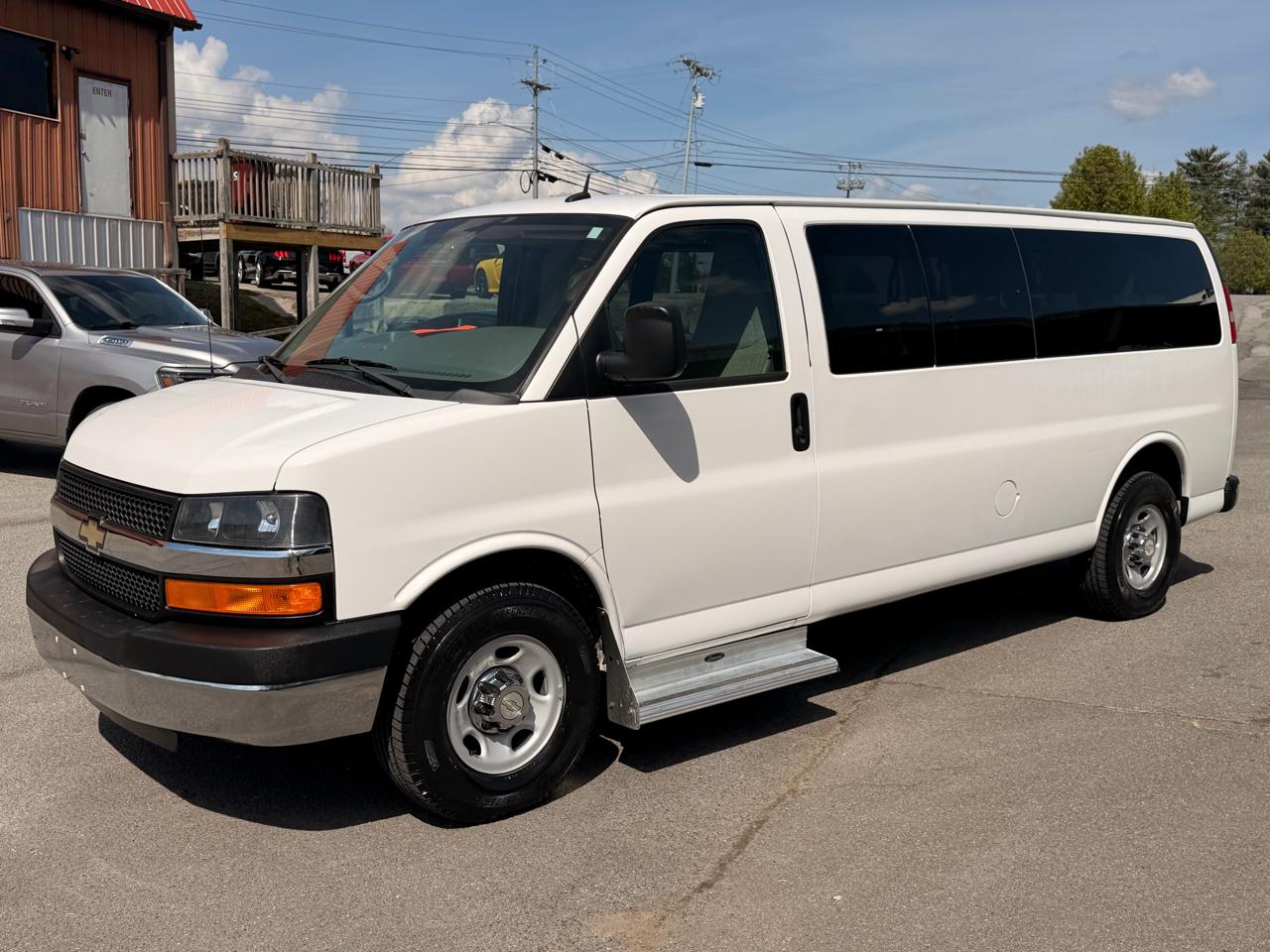 Chevrolet Express Passenger RWD 3500 155" 1LT 2012