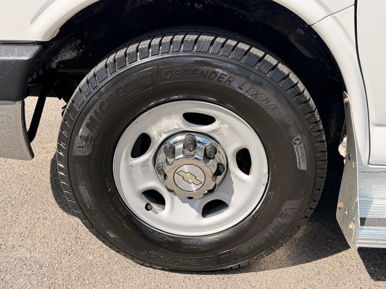 Chevrolet Express Passenger RWD 3500 155" 1LT 2012